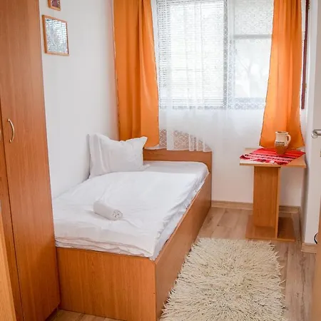 Guest house Pensiunea Colt De Munte